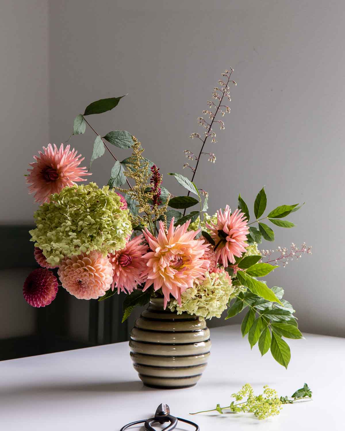 5 Easy Flower Arrangement Ideas With Dahlias Cloverhome