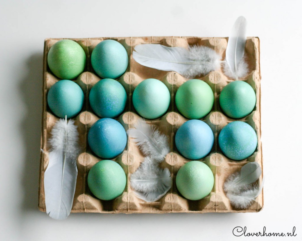DIY turquoise Easter eggs - These pretty eggs make an easy and inexpensive Easter decoration. All you need are eggs, a simple Easter egg kit and some patience. Turquoise is one of my favourite colours. To create different shades of turquoise, simply vary the time of the eggs in the dye. To achieve even more different hues just transfer the eggs from colour to colour – Cloverhome.nl